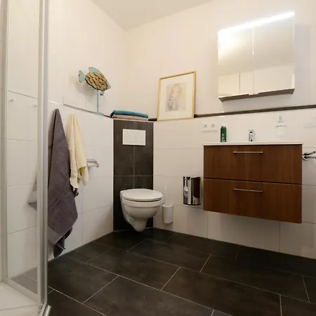 Gartenblick 7 8 Eg Mit Ueberdachter Terrasse פרידריכסהאפן