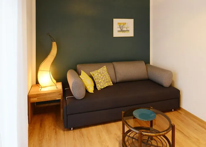 Gartenblick 7 8 Eg Mit Ueberdachter Terrasse فريدريشسهافن